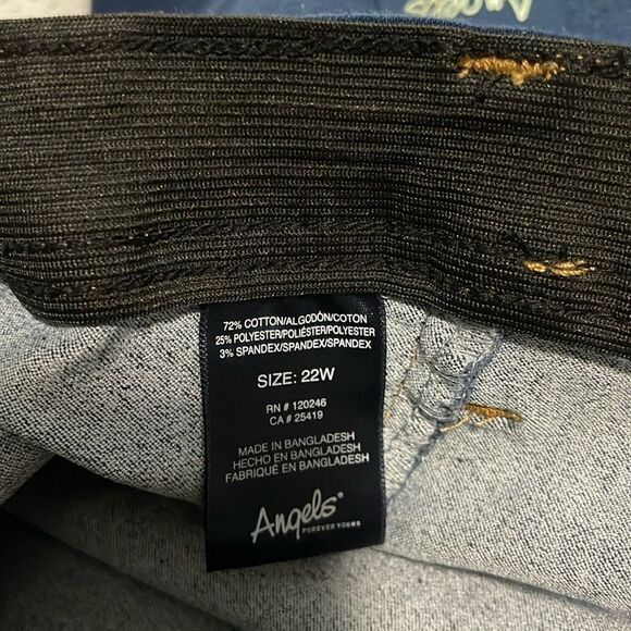 NWT- Angels - 22W. 360 Sculpt Bermuda - Picture 8 of 8